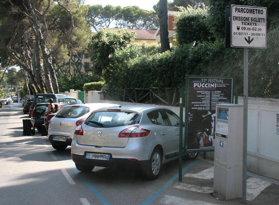 Parcheggi cari e al buio «Dateci altre soluzioni» 