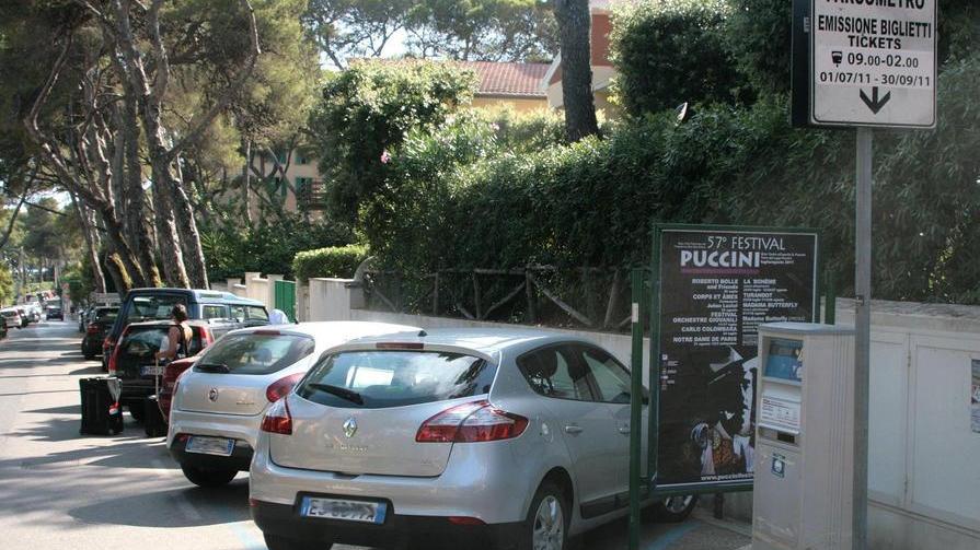 Parcheggi cari e al buio «Dateci altre soluzioni»