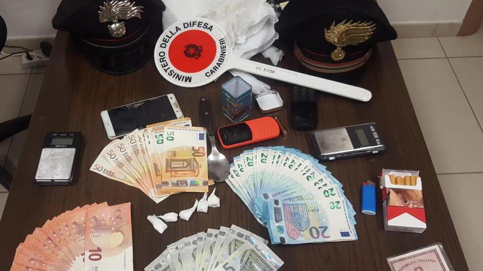 Corriere e spacciatore nei guai Trovata cocaina ed eroina