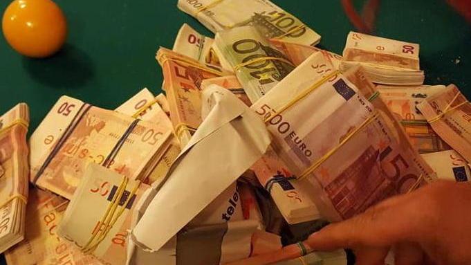 Daveti al suo amico «Non ti preoccupare» ti dirò come fare»