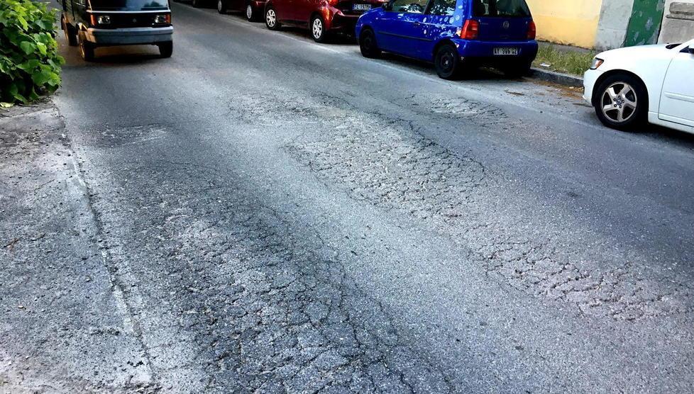 Sos buche nelle strade, il Comune corre ai ripari 