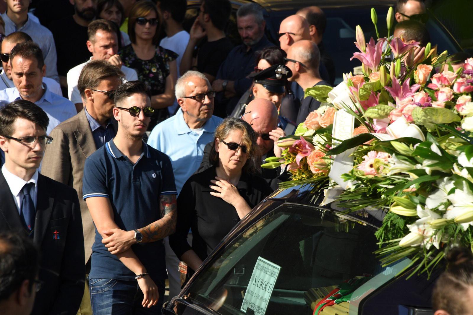 Un momento dei funerali (foto Silvi)