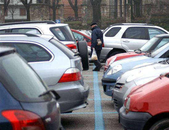Parcheggi pieni ma parcometri vuoti 