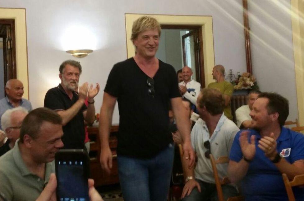 Wim Kieft regala alla città la sua mitica Scarpa d’oro 