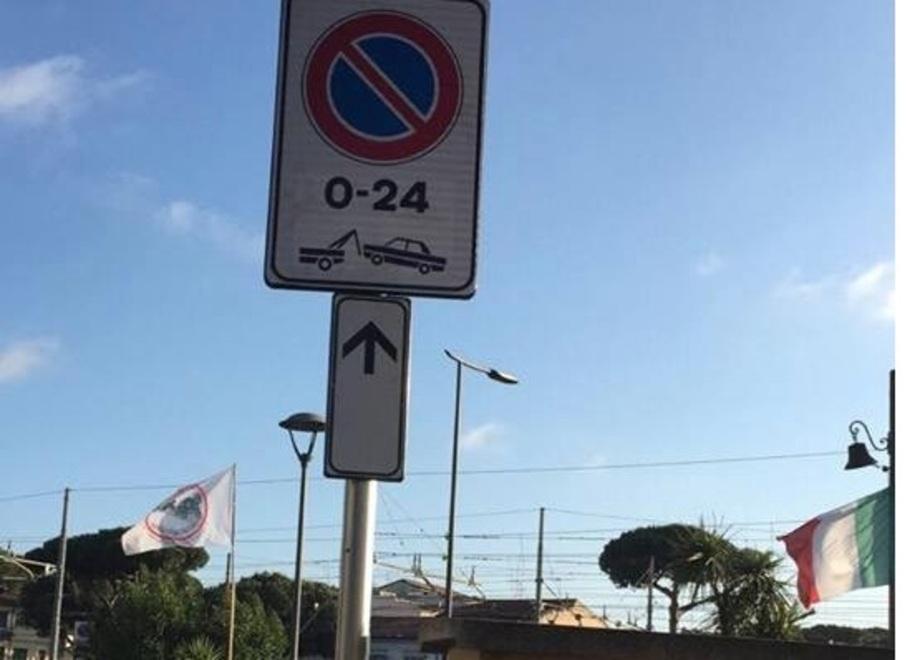 Divieto di sosta davanti a Casina e Parco degli angeli