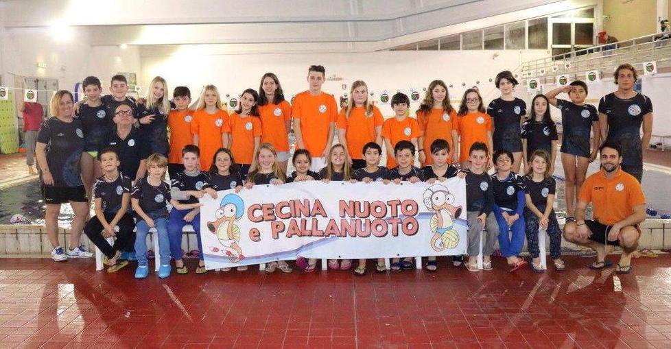 Brillano in vasca i nuotatori cecinesi 