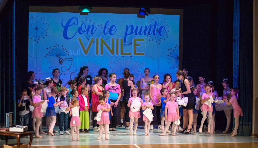 “Con le punte sul vinile” Applausi ai ballerini della scuola Arte Danza 