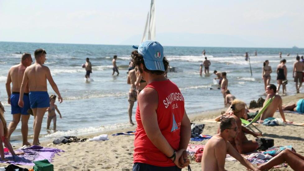 Più sicuro fare il bagno alla spiaggia libera
