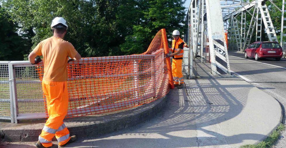 Primi lavori al ponte sul Po E da domani il senso unico