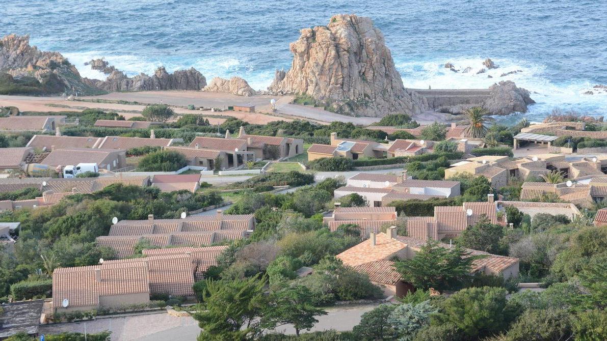 Costa Paradiso, è svolta a piccoli passi