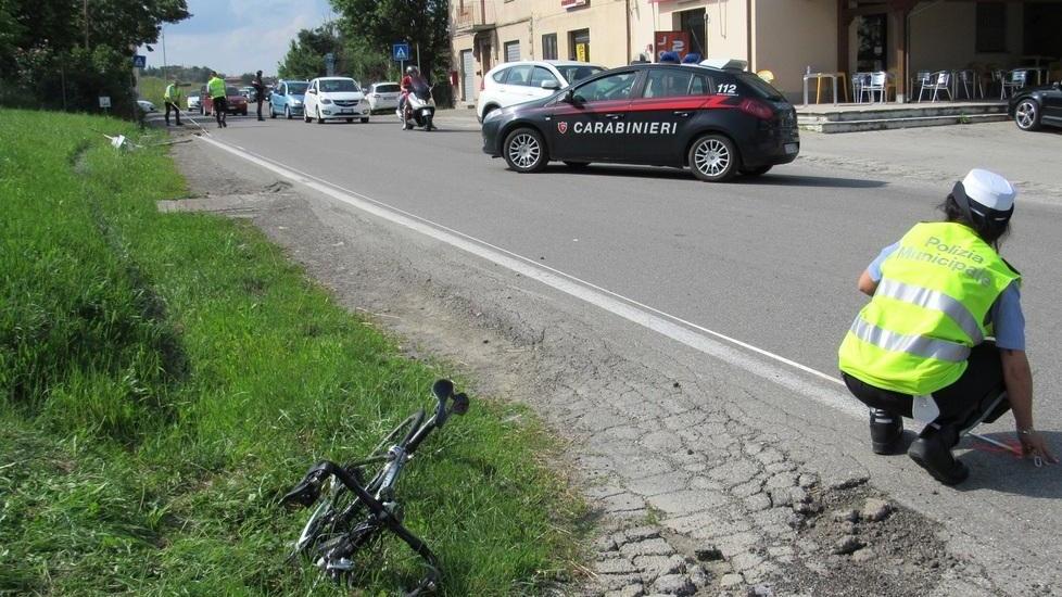 Ciclisti travolti a Pavullo da auto: 56enne gravissima