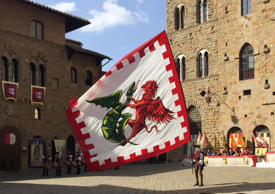 Compleanno speciale per la Compagnia balestrieri Volterra 