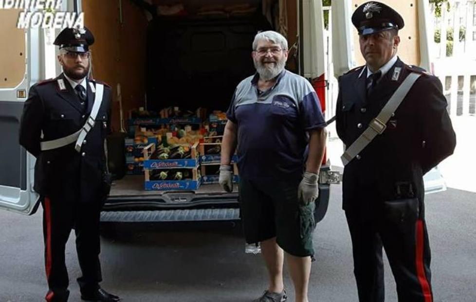 Mirandola. Frutta sequestrata a venditori abusivi e donata