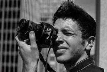 Amante della fotografia e delle lingue, frequentava l’Accademia di Brera a Milano