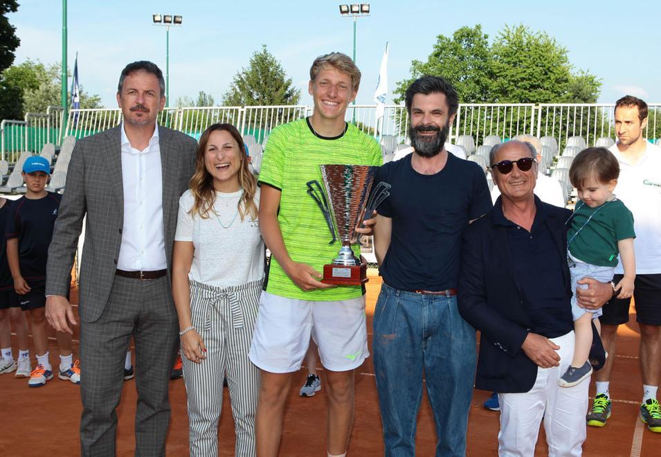 Jacopo Berrettini premiato dalla famiglia Camparini
