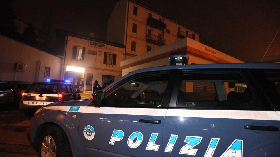 Via Emilia Ospizio, notte da incubo in due bar