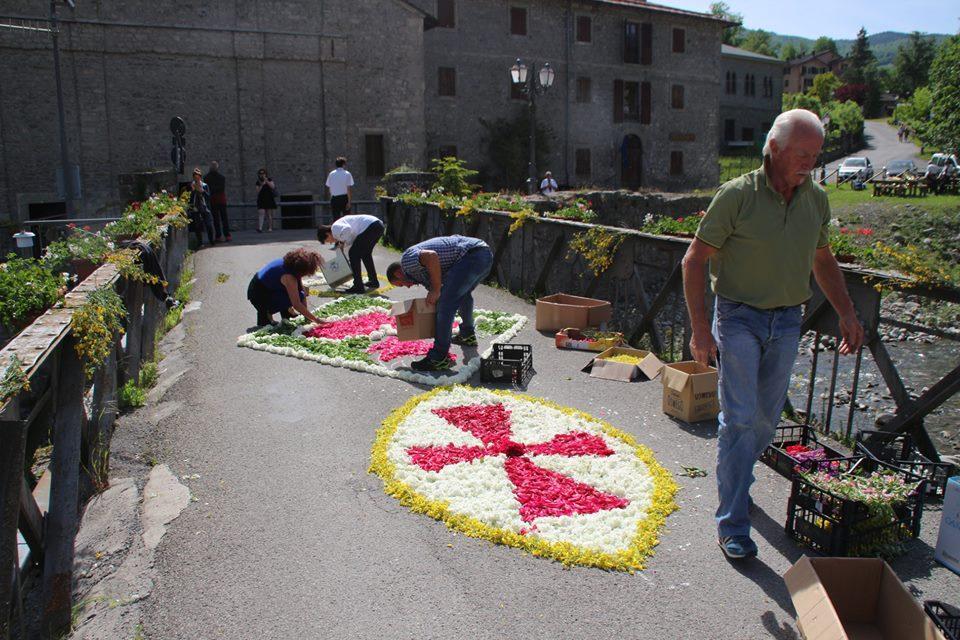 Colori e profumi delle infiorate di Pieve e Fiumalbo 