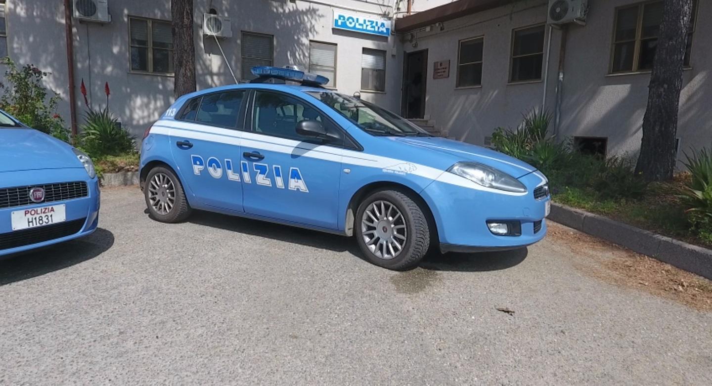 Ruba vestiti in un negozio di Tortolì, donna di Arzana bloccata dal titolare