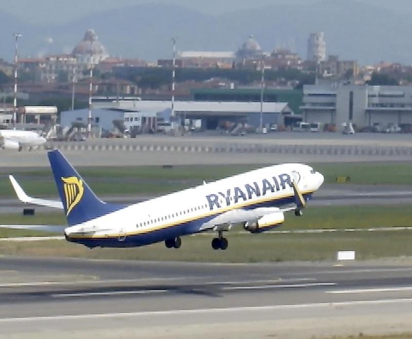 Le accuse di Ryanair: «Bologna promuove i voli mentre la Toscana li ignora» 