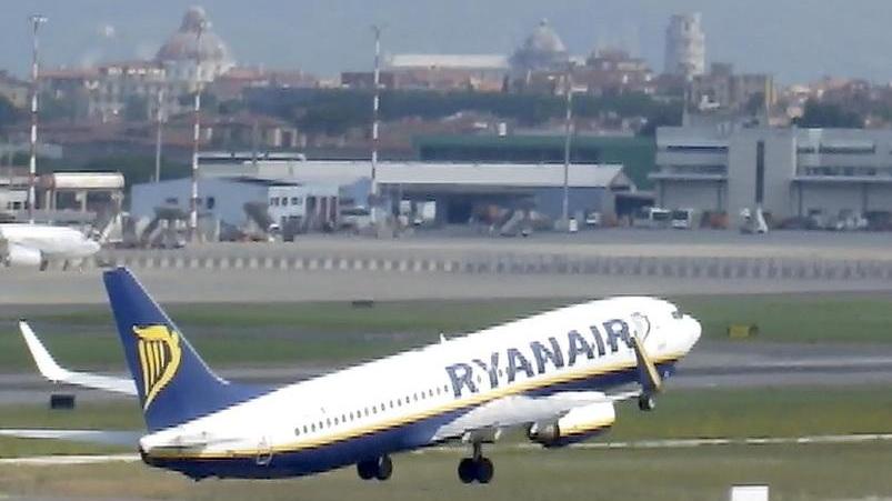 Le accuse di Ryanair: «Bologna promuove i voli mentre la Toscana li ignora»