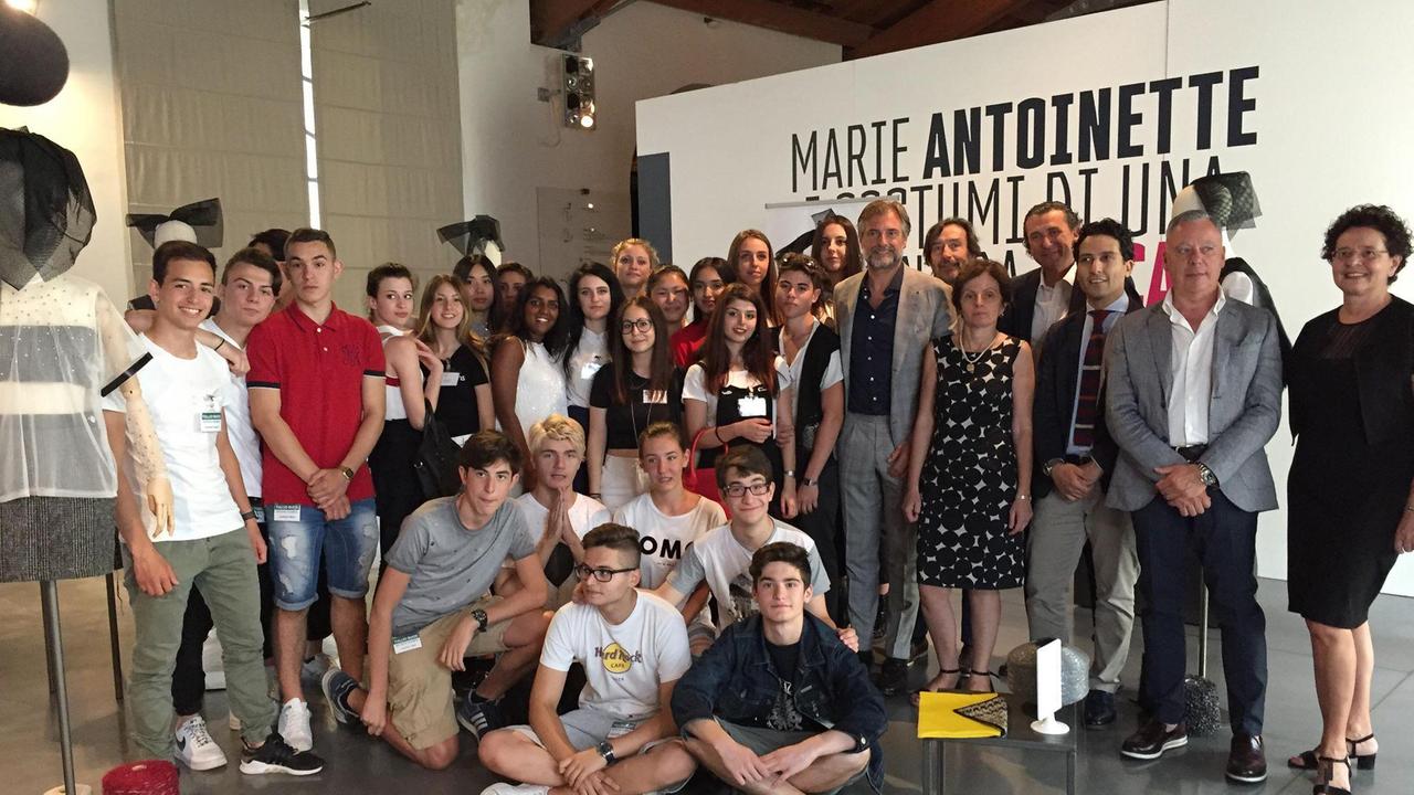 La presentazione della mostra di abiti realizzati per il progetto "E' di moda il mio futuro"