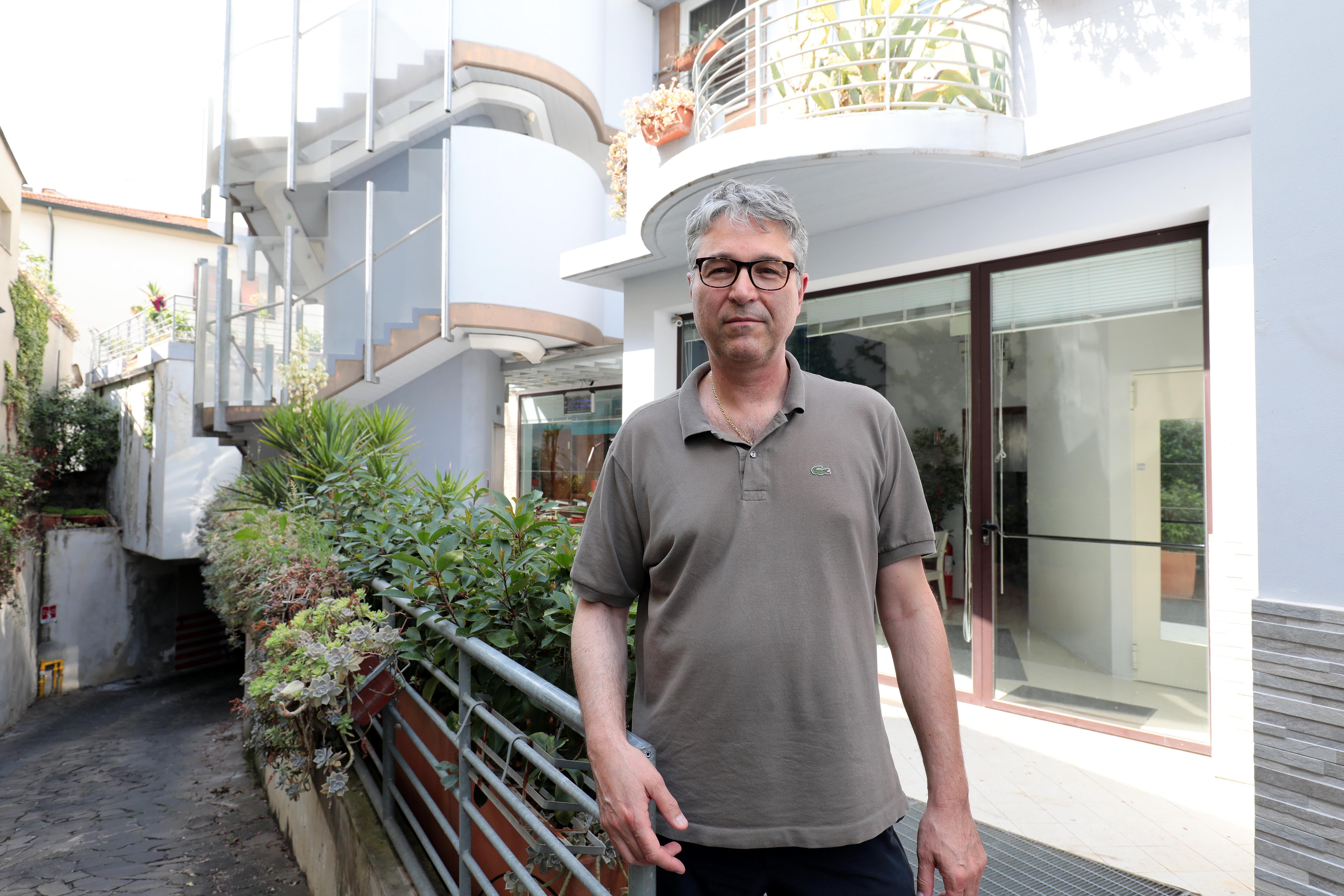 Corsa per non perdere un hotel sulla 429 