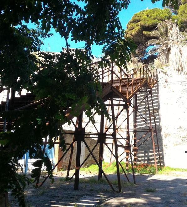 Mura e torrette, regna l’incuria 
