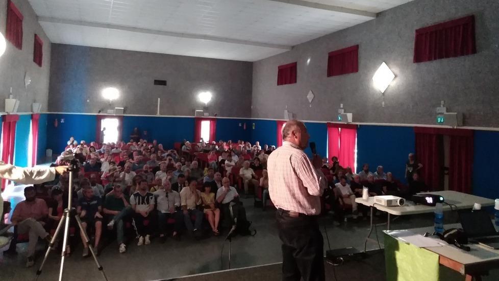 Presa a pugni l’auto del relatore Tensione al dibattito sui gessi rossi