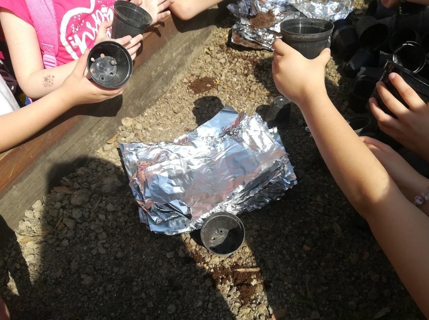 I bambini a lezione negli orti civici 