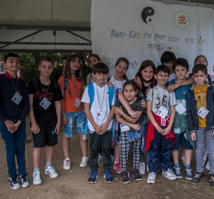 Bambini a lezione di yoga e qi gong 