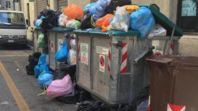 Più inciviltà, meno ritiri e la città si mostra sporca