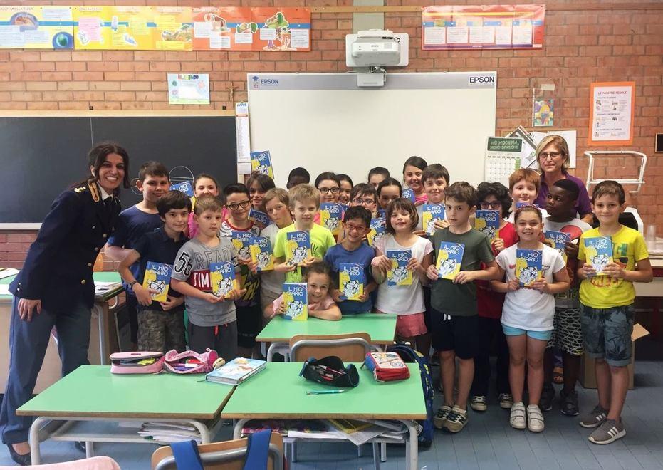 Diario della polizia distribuito ai bambini