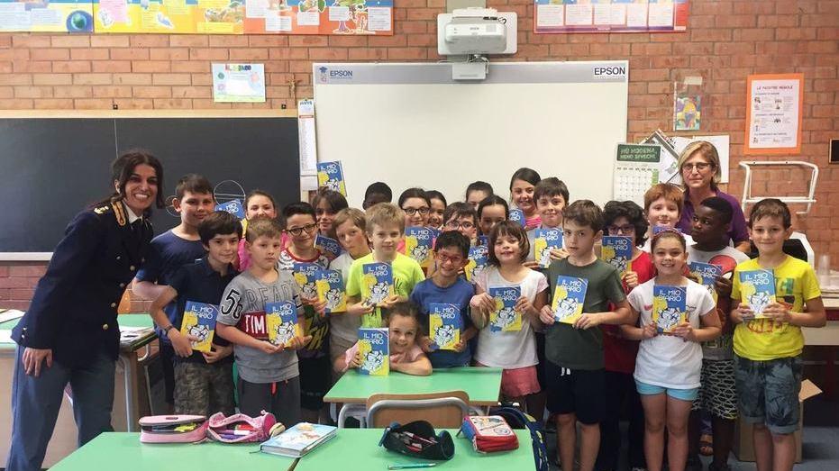 Diario della polizia distribuito ai bambini