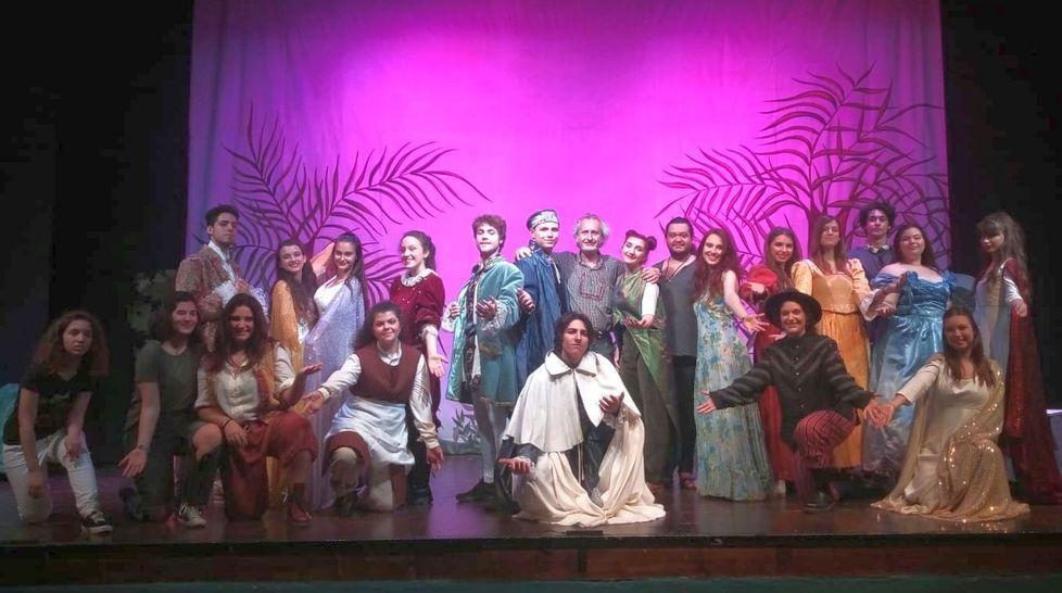 Il teatro entra nella scuola Applausi agli studenti-attori 