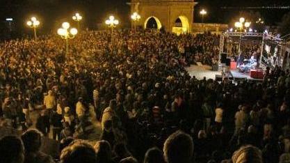 Book-camp, biblioterapia e concerti all’alba