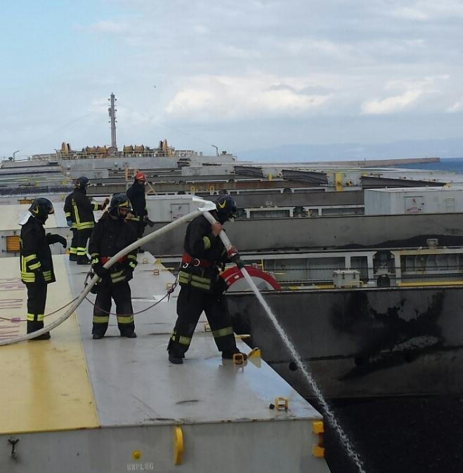 Alta temperatura sul mercantile carico di carbone per la centrale