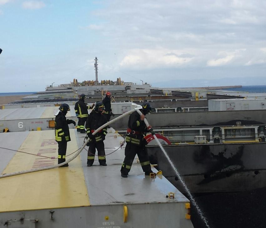 Alta temperatura in stiva su nave carica di carbone 