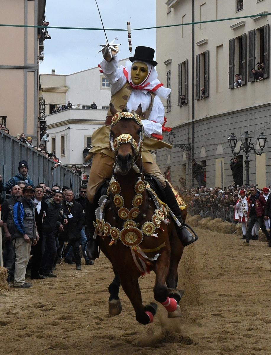 Antonio Giandolfi durante la sua discesa alla stella