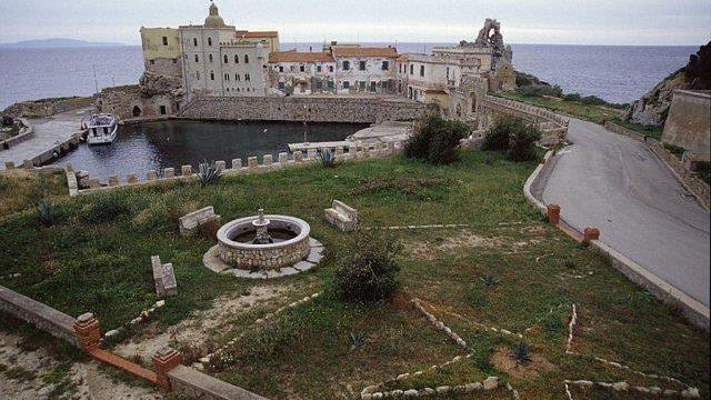 Il porticciolo di Pianosa