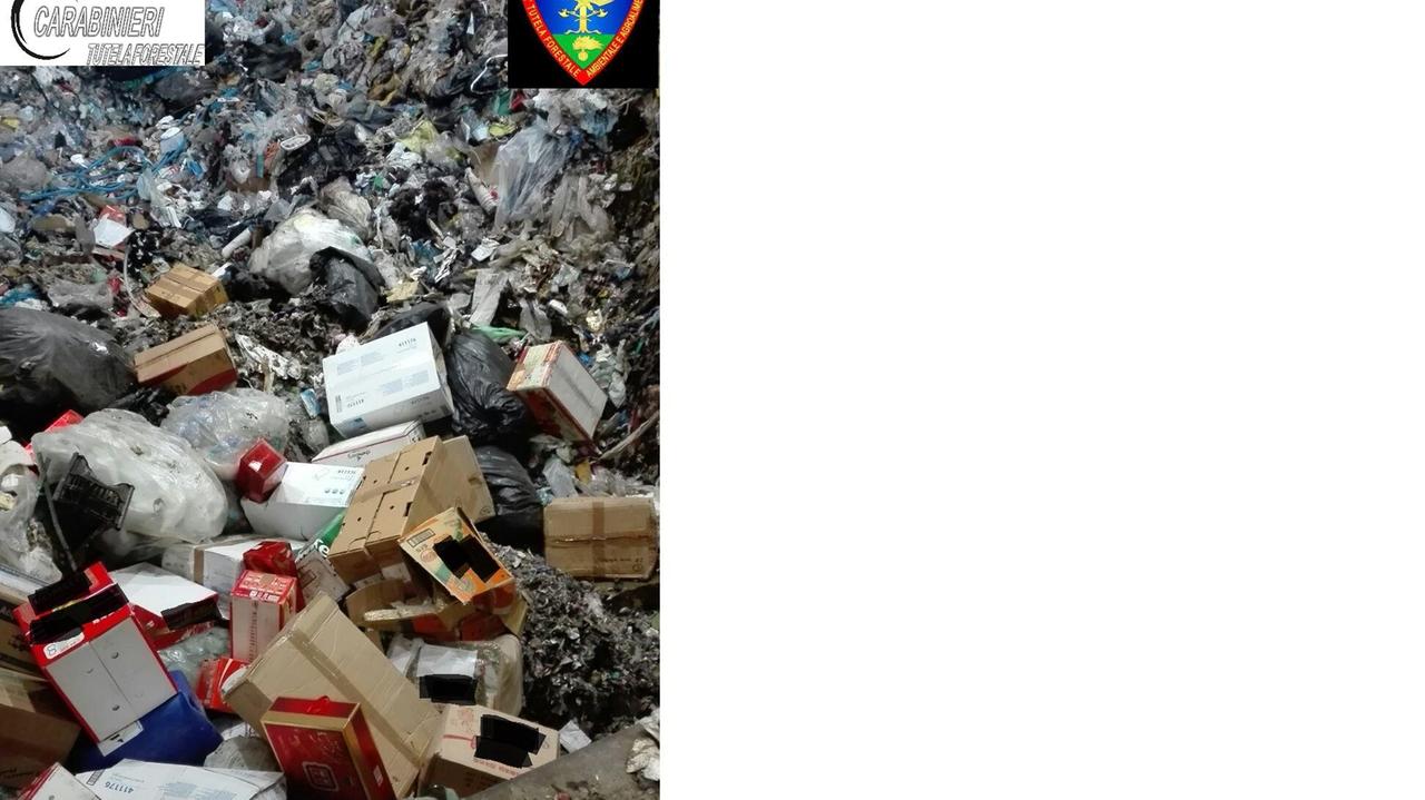 I prodotti cinesi trasportati all'impianto di termovalorizzazione di Montale