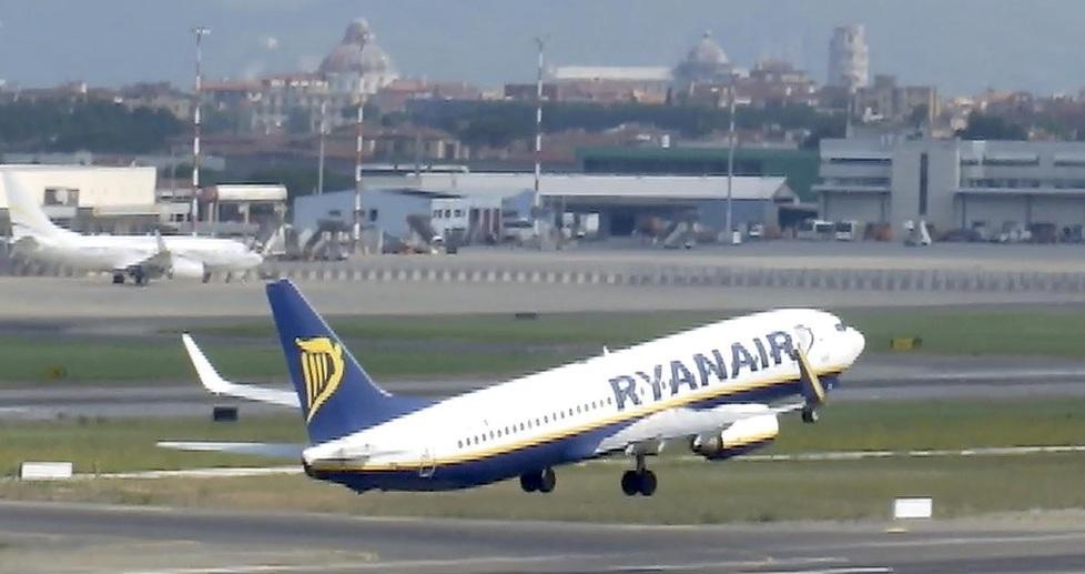Aeroporti toscani, nuovi scenari. Ryanair annuncia: "Atterreremo a Firenze, ma non lasciamo Pisa"