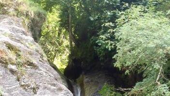 Divieti di sosta sulla via per Malbacco ma la navetta non ci sarà