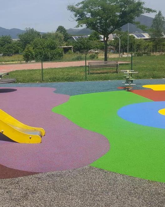 Sono costati 12.000 euro i danni dei vandali ai giochi