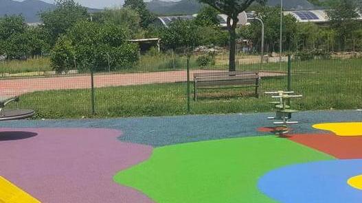 Sono costati 12.000 euro i danni dei vandali ai giochi