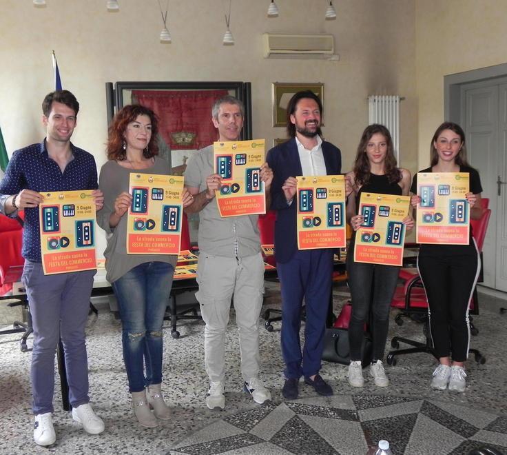 Festa del commercio all’insegna della musica 
