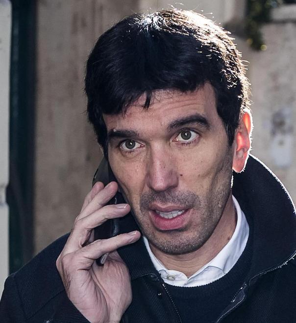 Passeggiata in zona stazione con il segretario dem Martina