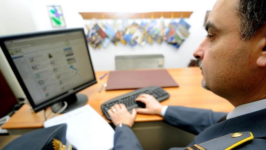 Intascava i soldi delle visite private