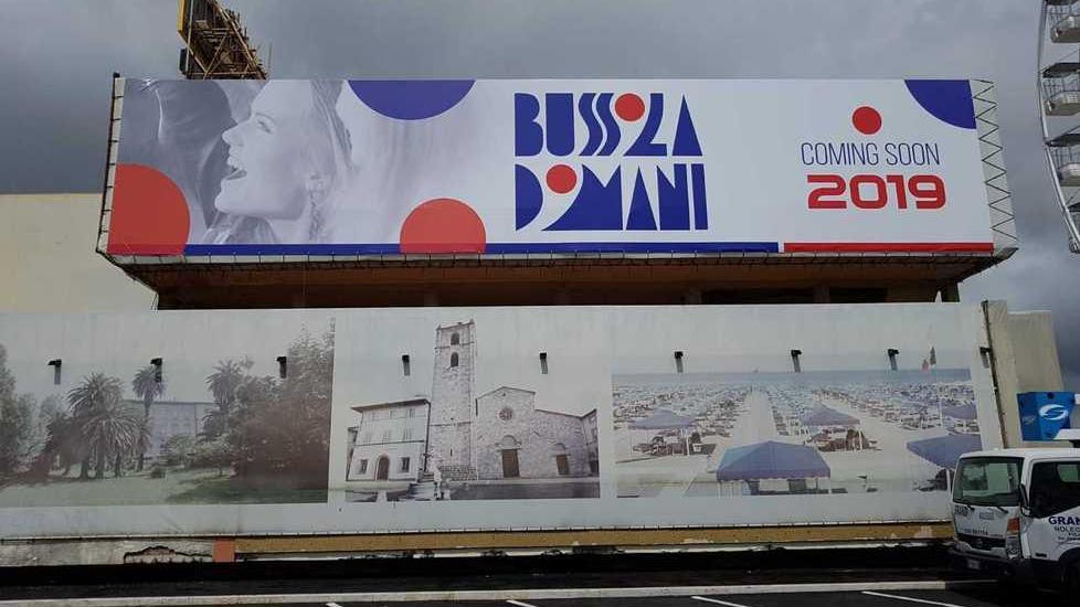 Cartelli annunciano i concerti a Lido