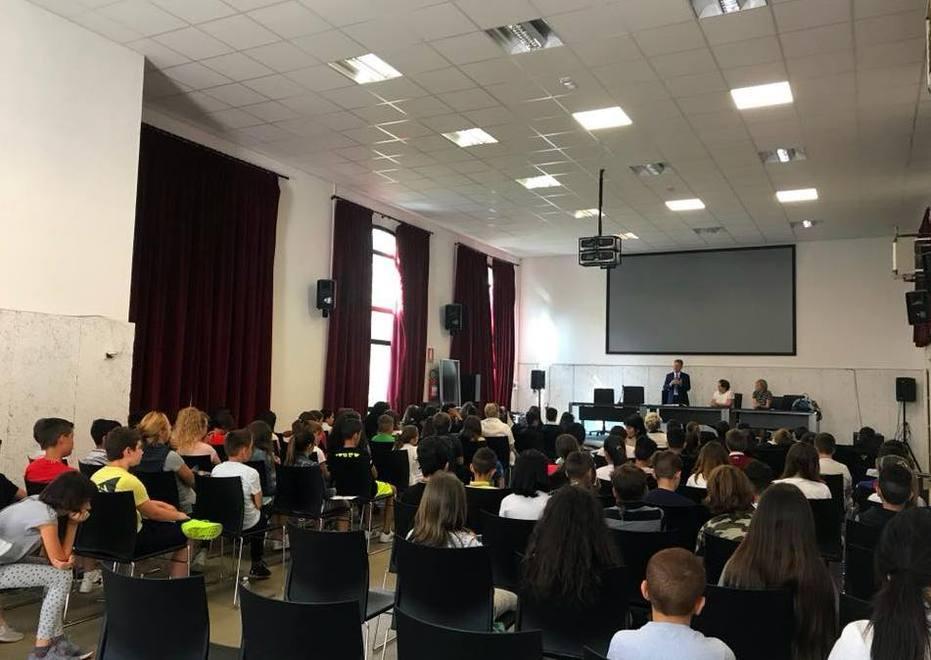 Gli alunni delle elementari a lezione di Costituzione