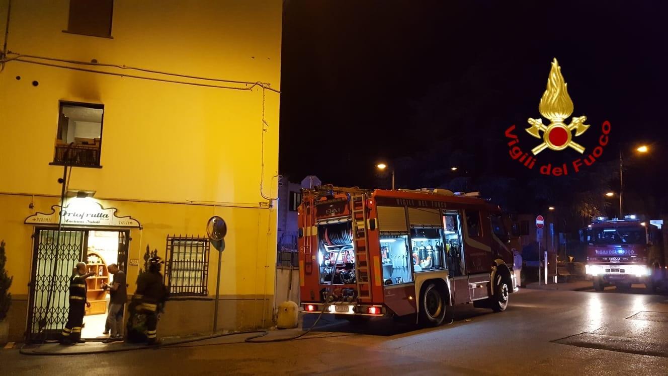 L'intervento dei pompieri a Carmignano